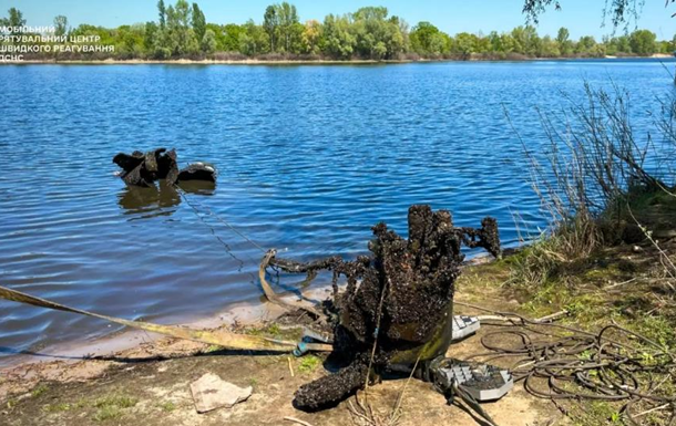 В Киеве спасатели обнаружили остатки ракеты в Верблюжьей затоке