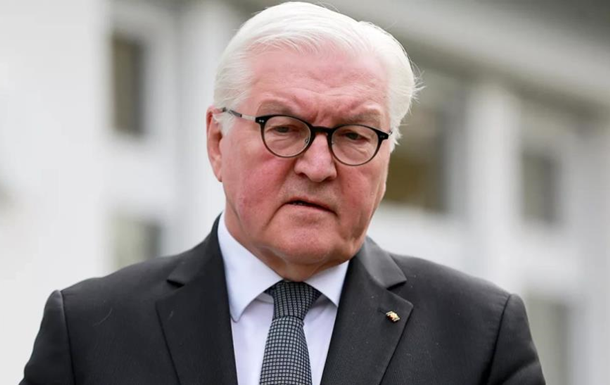 ФРГ должна быть основой НАТО в Европе - Штайнмайер