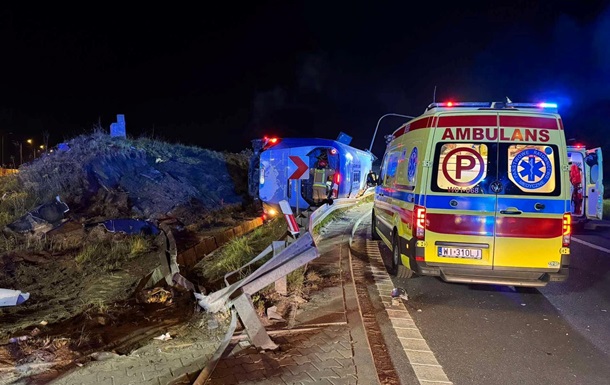 В Варшаве 12 украинцев пострадали в ДТП