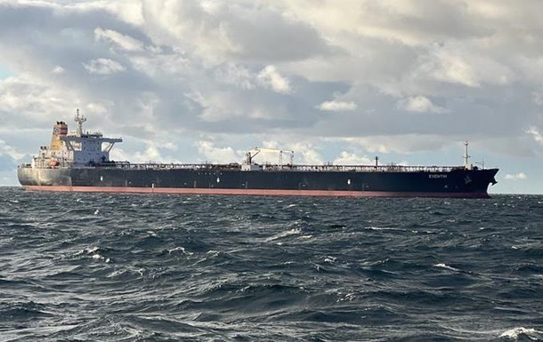 Теневой флот РФ наращивает экспорт нефти несмотря на санкции - СМИ