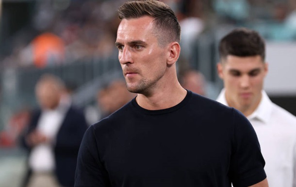 Зарплату урезали вдвое: форвард Ювентуса все же предпочел остаться в клубе