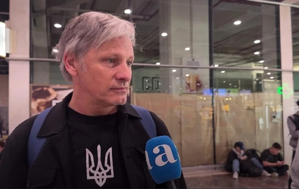 Вигго Мортенсен был замечен на публике в футболке с тризубом