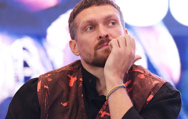 Усик решает, кому отдаст предпочтение последнему на ринге