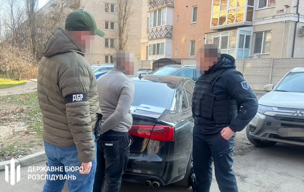 Во Львовской области раскрыли схему продажи автомобилей, ввезенных для ВСУ