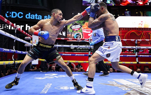 Лопес успішно захистив свій титул у поєдинку проти Барбоси