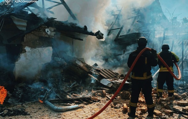 Появились фото последствий обстрелов в Херсоне