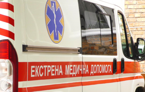 В Харькове мужчина вызвал скорую и напал на бригаду медиков