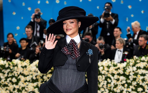 Рианна беременна в третий раз: звезда подтвердила новость на Met Gala 2025