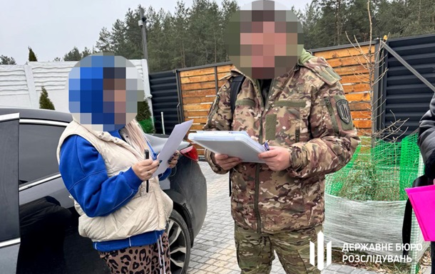 Командир частини незаконно виплатив підлеглій понад 800 тис  бойових 