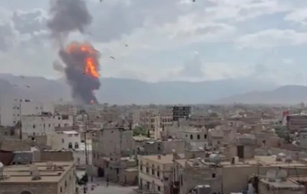 Израиль нанес удар по аэропорту столицы Йемена