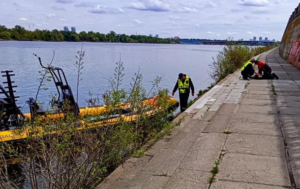 В Києві жінка впала в Дніпро з Пішохідного мосту
