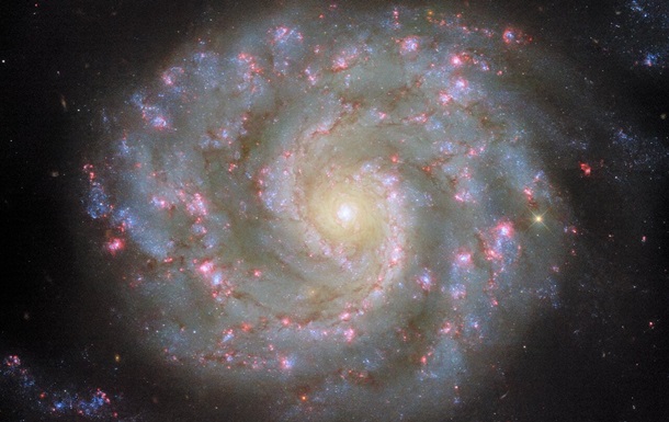 Телескоп Хаббл зробив вражаюче фото далекої галактики