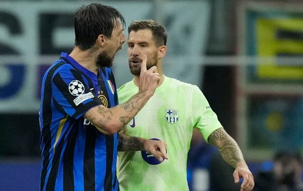 Скандал в полуфинале ЛЧ: защитник Барселоны плюнул в игрока Интера