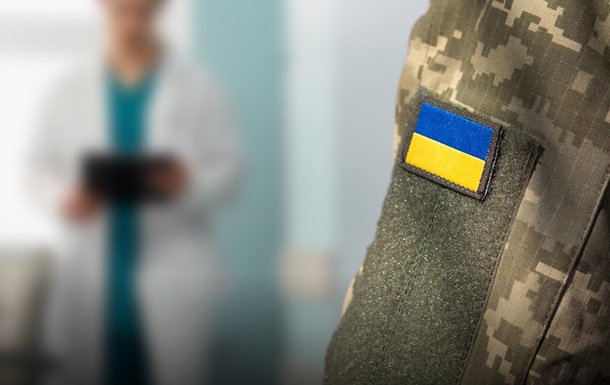 В Хмельницькому ТЦК чоловік зістрибнув з вікна другого поверху