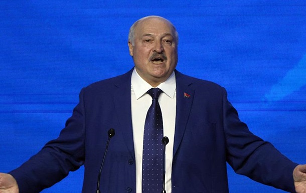 Лукашенко помилував понад 40 політв язнів  до 9 травня 