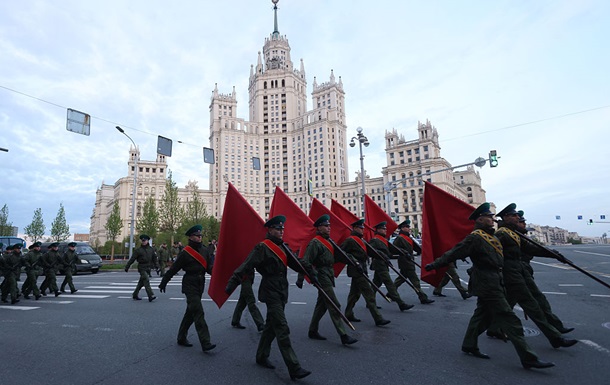 Окупанти на Донеччині змушують школярів дивитися парад у Москві - ЦНС