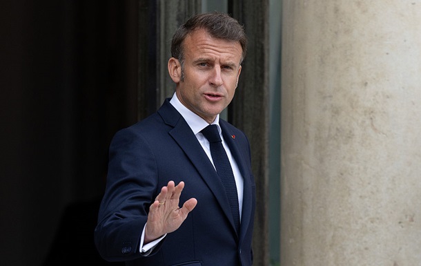 Макрон закликав  тихо  озброювати Україну