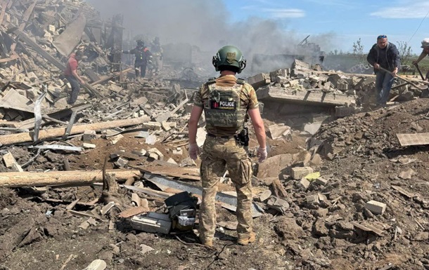 Россияне ударили КАБами по Донецкой области, погибла женщина