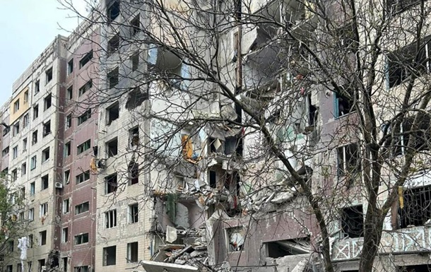 РФ сбросила авиабомбу на многоэтажку в Константиновке, 12 людей ранены