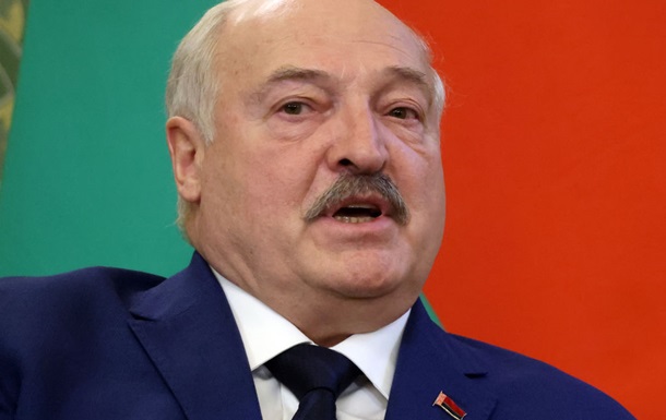 Лукашенко визнав, що затримався на посаді