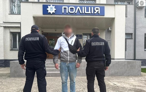 В Ужгороді викрито продавця історичних реліквій і російської символіки