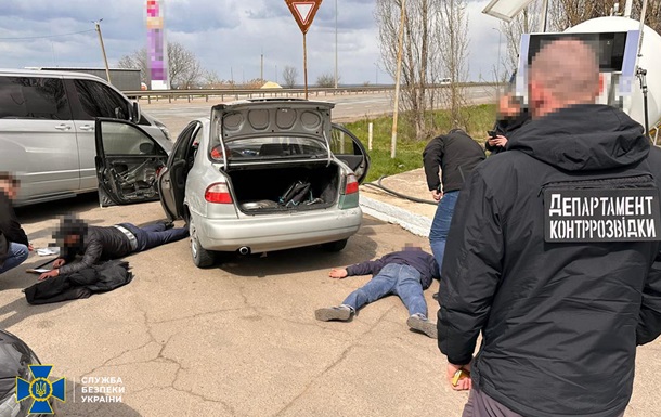 Затримано 13 організаторів схем для ухилянтів