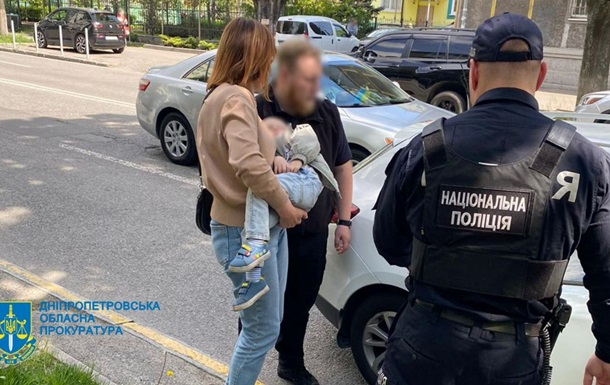 У Дніпрі до восьми років засудили жінку, яка намагалась продати свою дитину