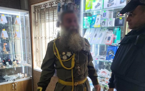 Затримано священника УПЦ МП, що вбрався в радянську форму