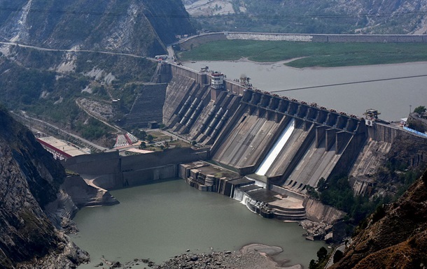 Индия возобновила пропуск воды через плотину на границе с Пакистаном