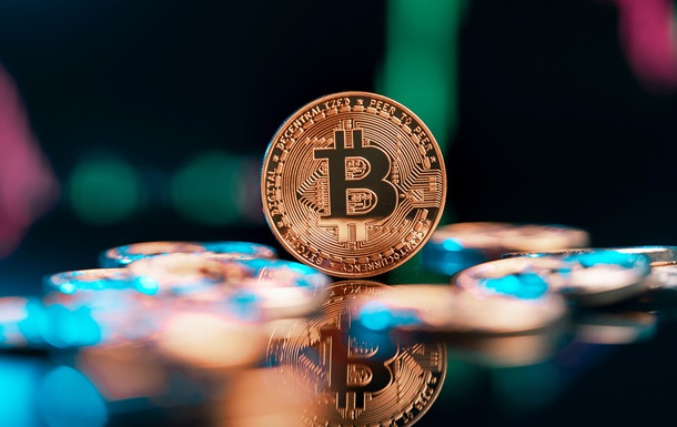 Курс биткоина превысил 105 тыс. дол. впервые с января