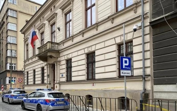 Диверсии РФ: Польша закрывает генеральное консульство России в Кракове