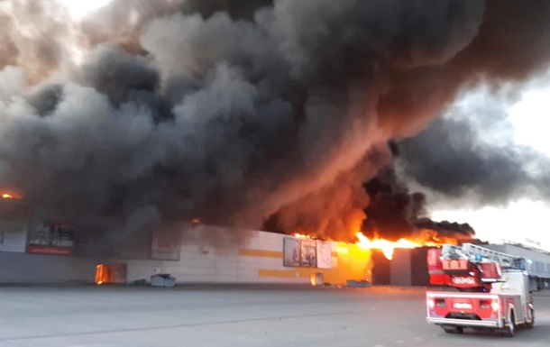 Підпал ТЦ: Польща висунула звинувачення двом українцям 