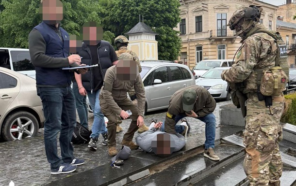 На Буковине задержали правоохранителя за организацию схемы для уклонистов