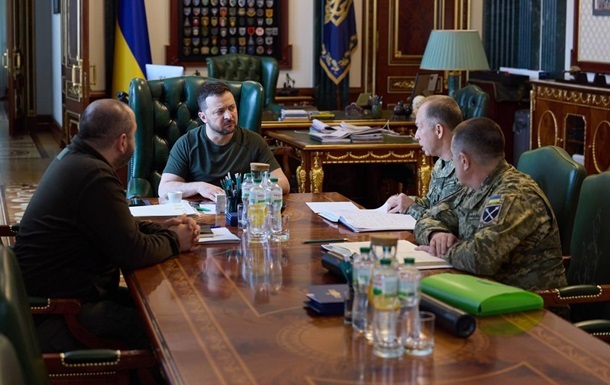 Ракетна програма та дрони: президент провів Ставку