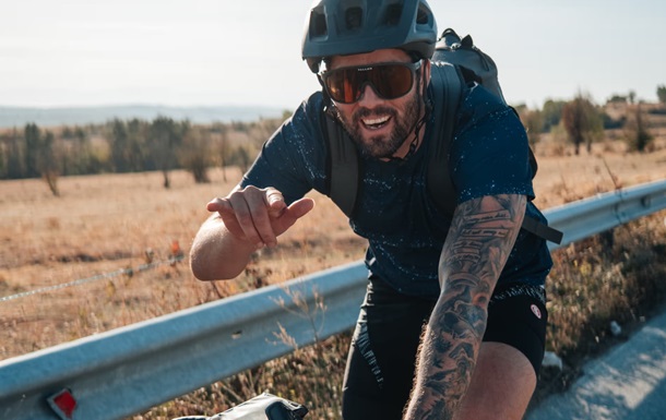 Британец завершил 8-месячный триатлон на Эвересте