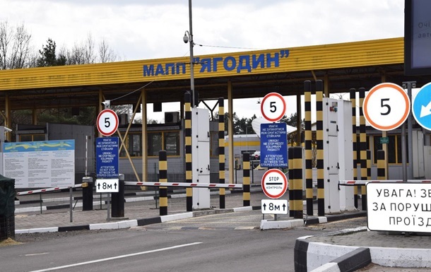 На КПП Ягодин-Дорогуськ триває блокада вантажів