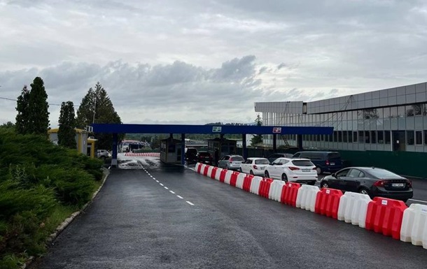 Два КПП на кордоні зі Словаччиною та Угорщиною тимчасово не працюватимуть