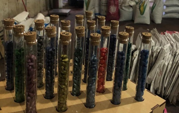 Під Києвом виготовляли контрафактне насіння відомих брендів