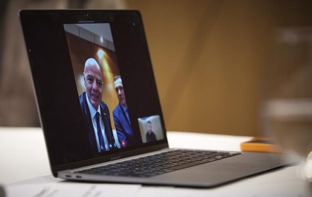 Зеленський розповів про розмову з президентом FIFA