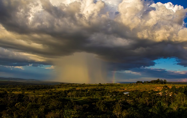 Дощі, подекуди мокрий сніг: погода на вихідні