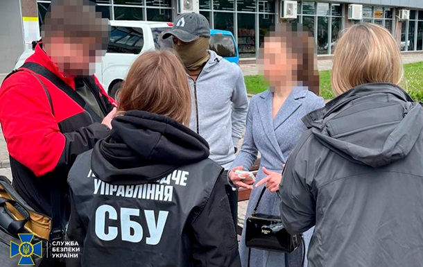 В Сумах задержали сотрудницу вуза за вымогательство взятки