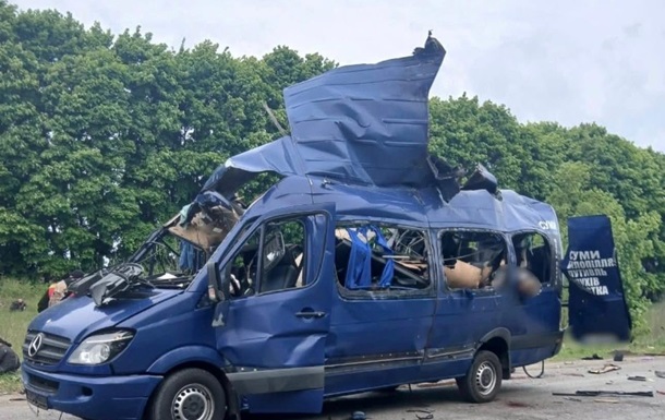 Удар по автобусу на Сумщине: появились подробности