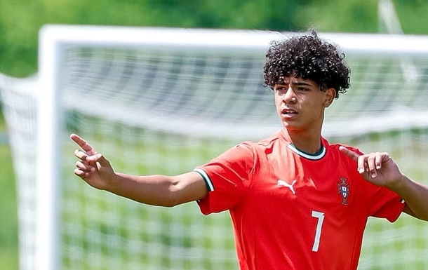 Син Роналду дебютує за збірну Португалії до 15 років і забиває двічі