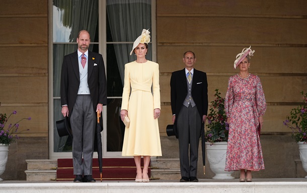 Кейт Миддлтон впервые за два года появилась на садовой вечеринке во дворце