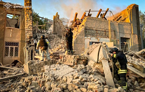 РФ ударила дронами по админзданию на Купянщине