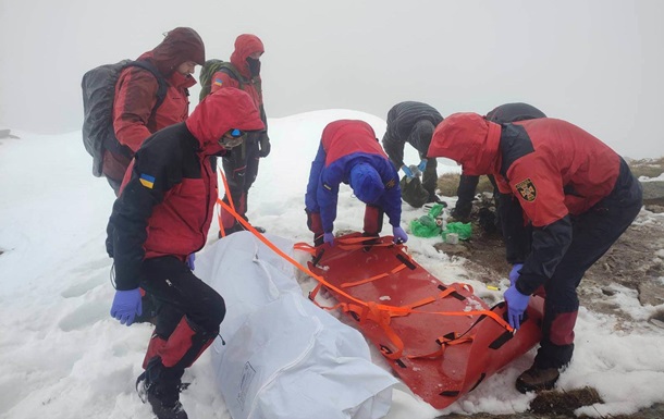 Туристы обнаружили в Карпатах тело мужчины