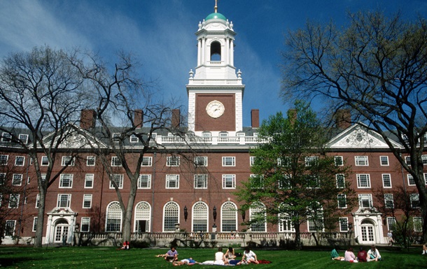 Гарвардському університету заборонили приймати іноземців