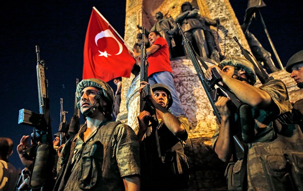 У Туреччині видали ордери на арешт 63 військових за спробу держперевороту