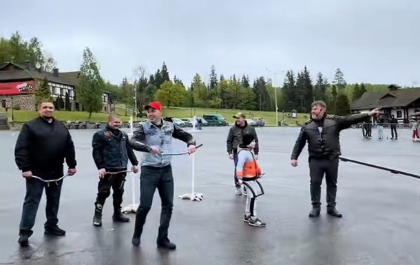 В Беларуси провели странный чемпионат по мотохорсингу