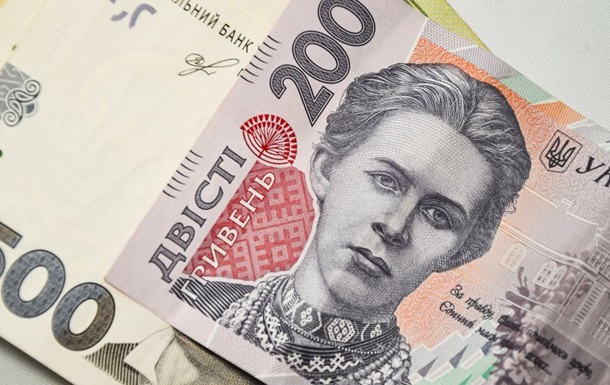 Кадровый голод немного ослаб, а украинцам начали  снижать зарплаты 